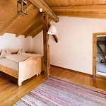 Chasa Chalavaina - Historisches Des Jahres 2024 Hotel