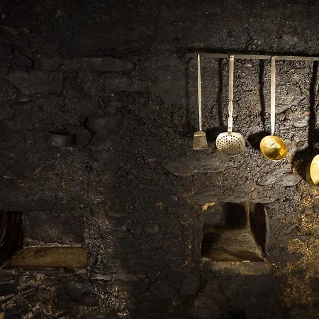 Отель Chasa Chalavaina - Historisches Des Jahres 2024 *