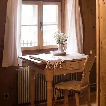 Отель Chasa Chalavaina - Historisches Des Jahres 2024 Мюстаир