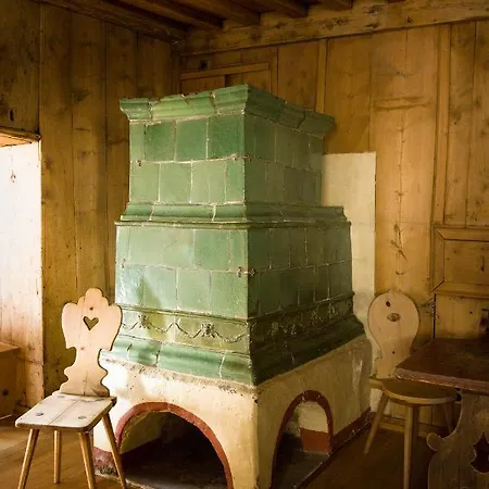 Отель Chasa Chalavaina - Historisches Des Jahres 2024