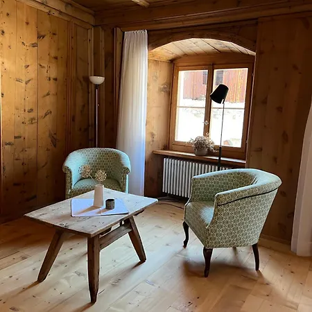 Отель Chasa Chalavaina - Historisches Des Jahres 2024 *