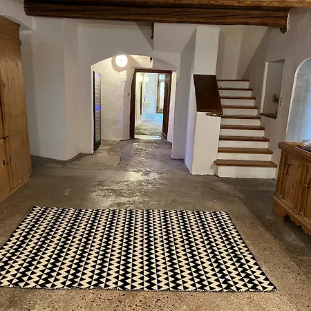 Отель Chasa Chalavaina - Historisches Des Jahres 2024 *