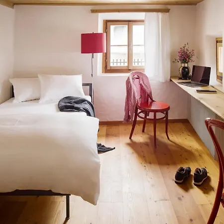 Hotel Chasa Chalavaina - Historisches Des Jahres 2024