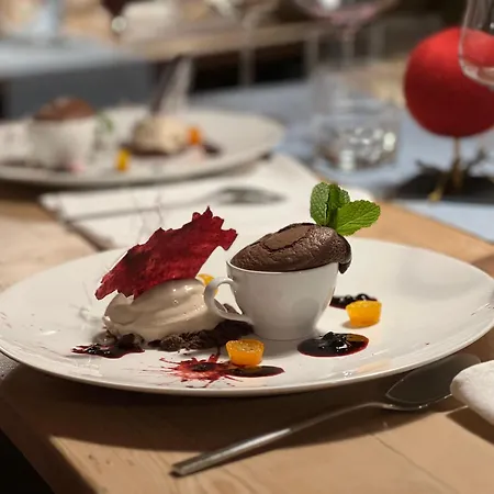 Отель Chasa Chalavaina - Historisches Des Jahres 2024 Мюстаир