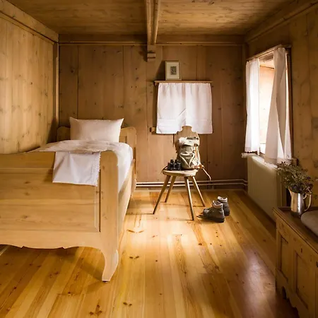 Hotel Chasa Chalavaina - Historisches Des Jahres 2024