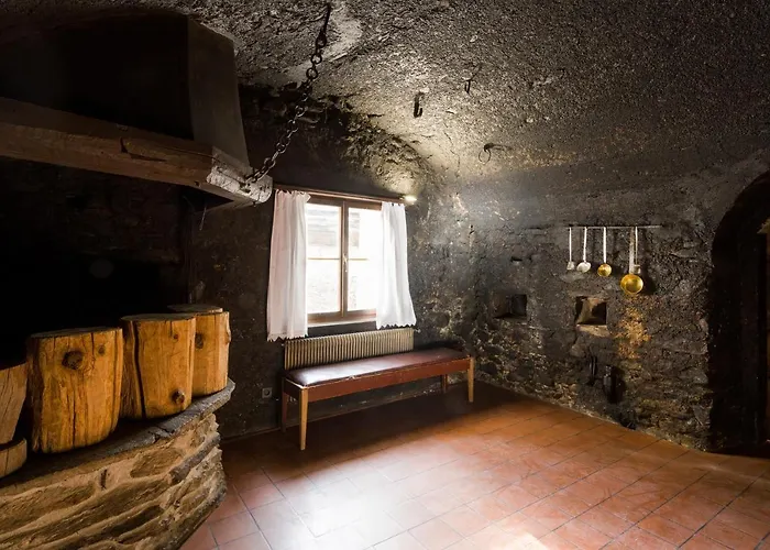 فندق Chasa Chalavaina - Historisches Des Jahres 2024 *