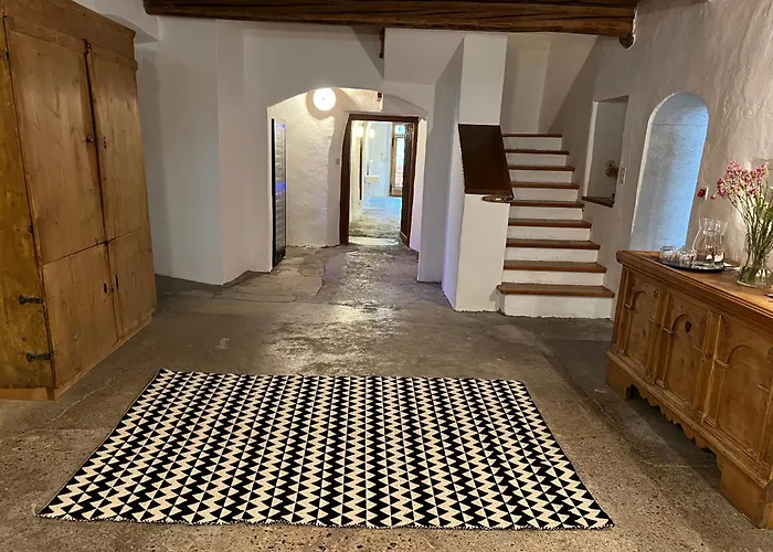 فندق Chasa Chalavaina - Historisches Des Jahres 2024 *