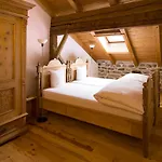 Chasa Chalavaina - Historisches Des Jahres 2024 Hotel